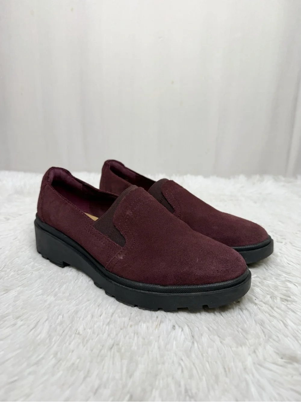 CLARKS / Calla Rae Plum Purple Suede Slip-on Comfort Loafers / 7.5 WIDE